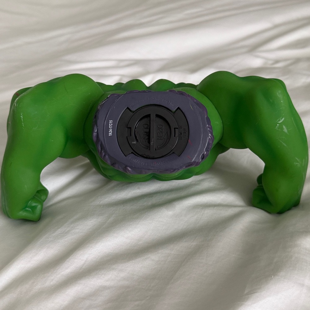 Marvel Hulk Bust Bank - Green Action Figure - Picture 5 of 5